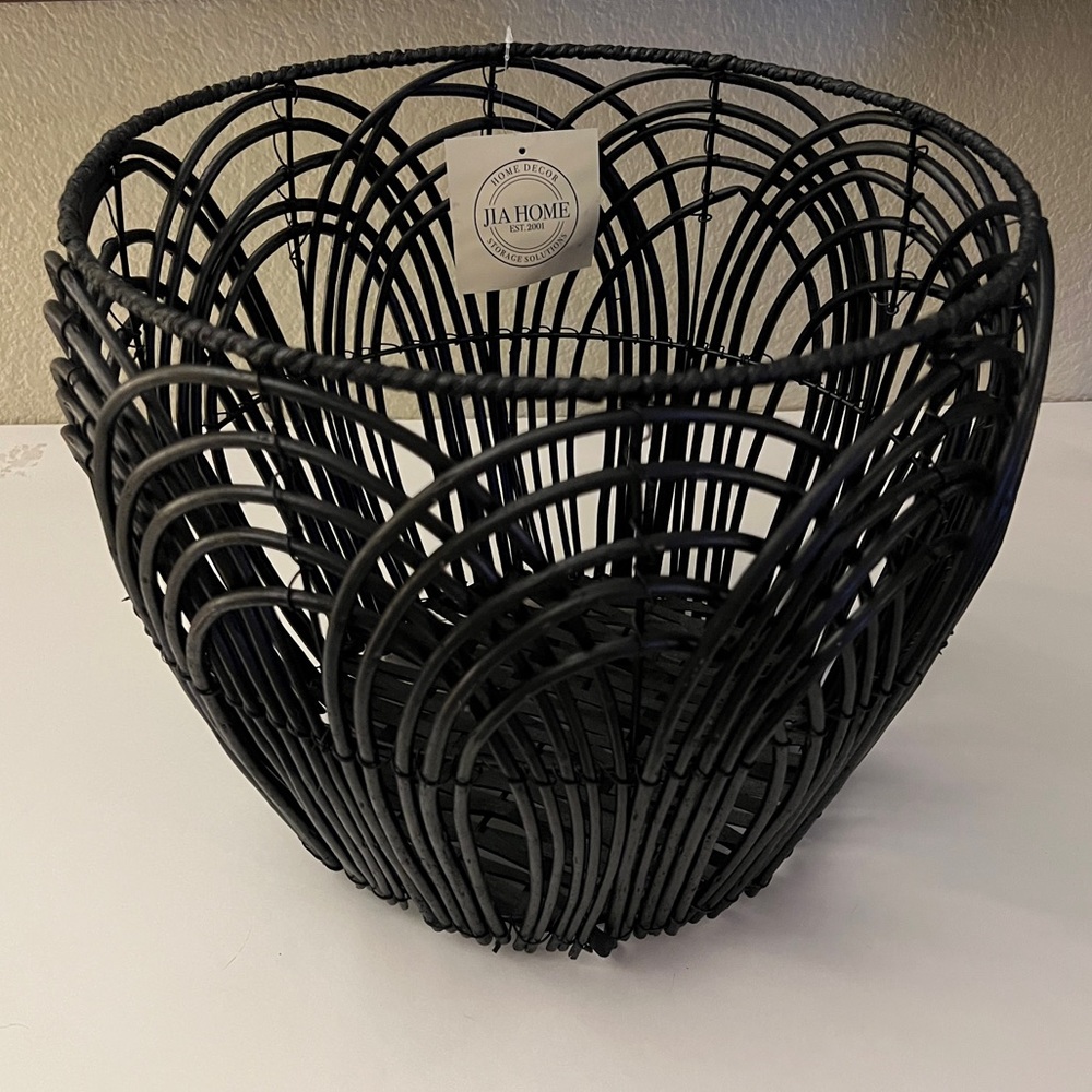 NWT 🖤 Handcrafted Looped Rattan Basket LARGE Black